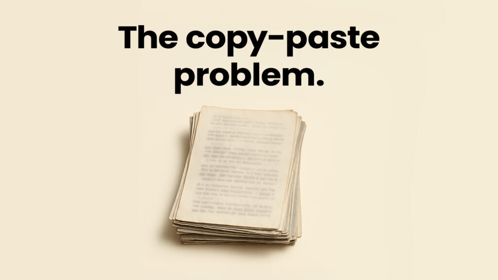 Stak af næsten identiske papirer under teksten “The copy-paste problem”